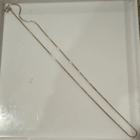 Elegant Silver Necklace Stamped 925 Italy - Picture 1 of 2